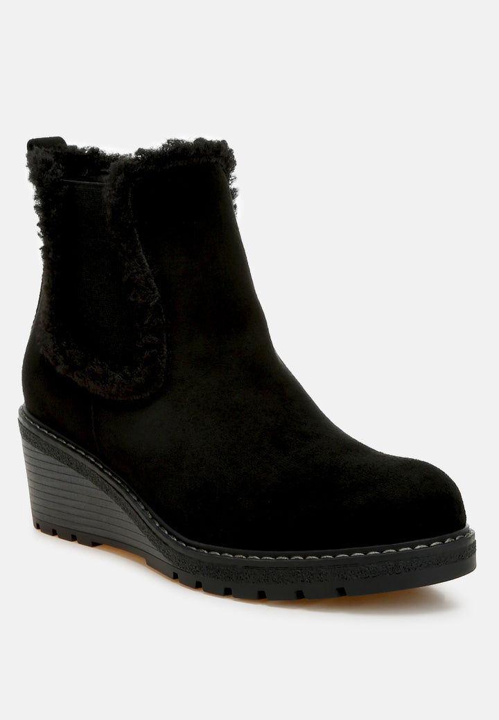 women faux fur lined chelsea boots#color_black