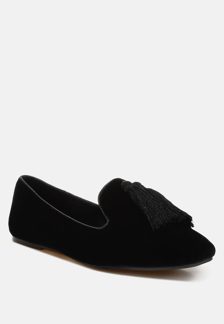 women iconic tassel detail velvet loafers#color_black