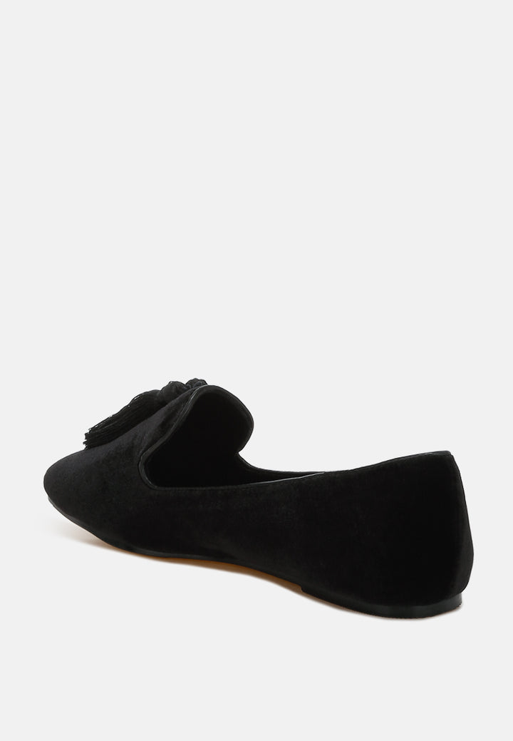 women iconic tassel detail velvet loafers#color_black