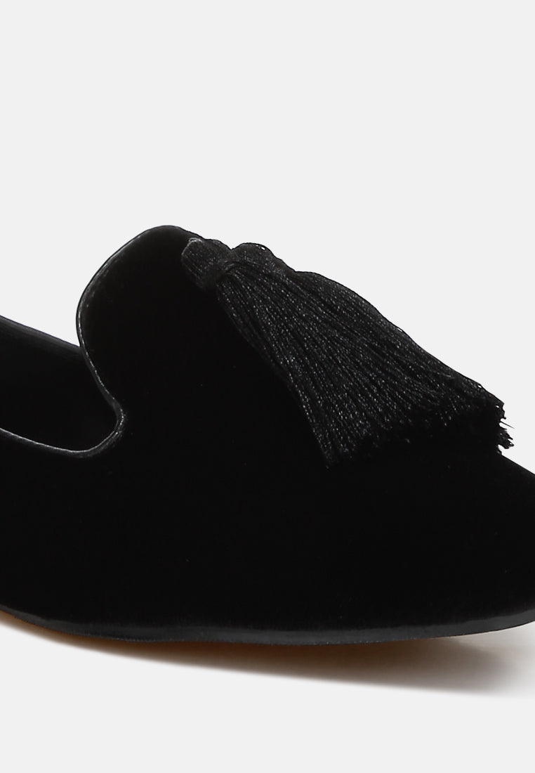 women iconic tassel detail velvet loafers#color_black