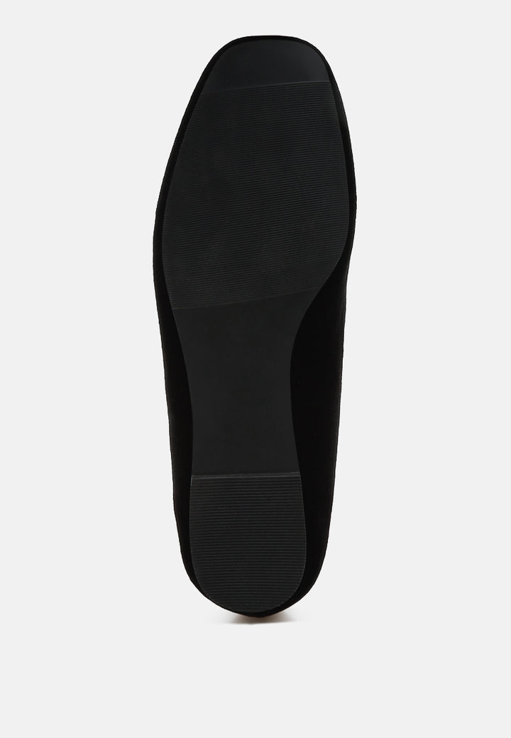 women iconic tassel detail velvet loafers#color_black