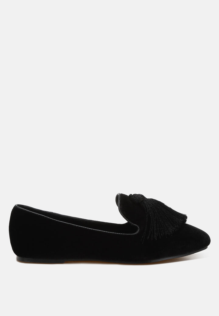 women iconic tassel detail velvet loafers#color_black