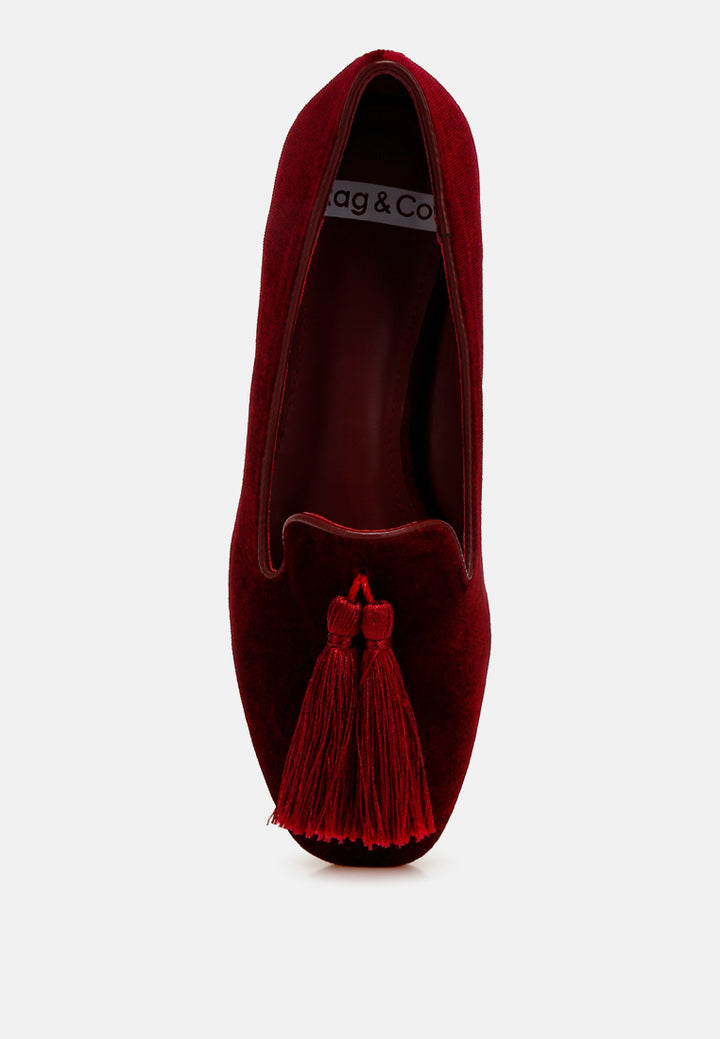 women iconic tassel detail velvet loafers#color_burgundy