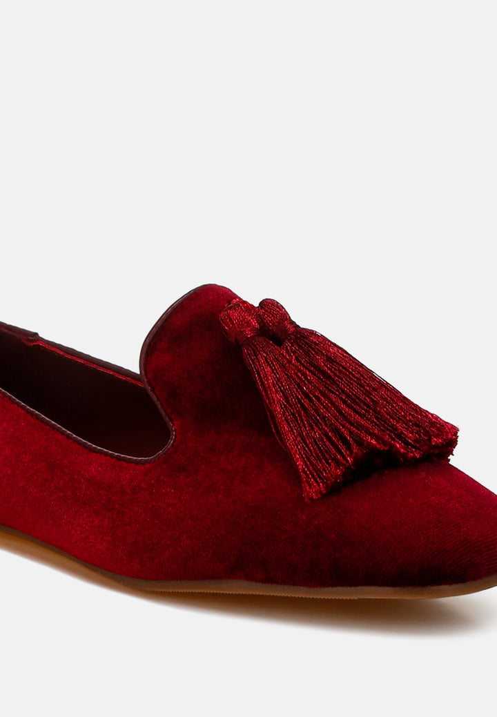 women iconic tassel detail velvet loafers#color_burgundy