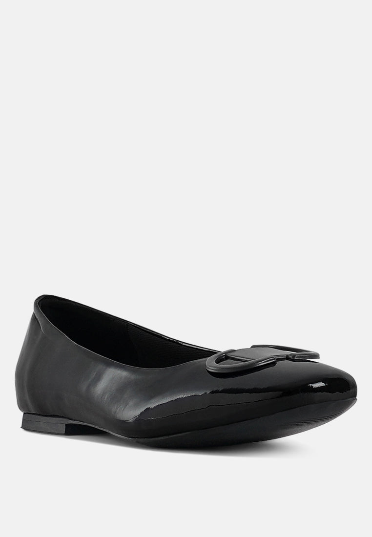 women glossy faux leather horsebit ballerinas#color_black