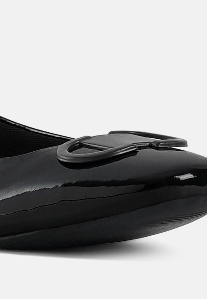 women glossy faux leather horsebit ballerinas#color_black