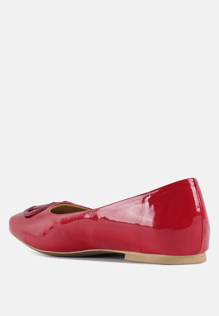 women glossy faux leather horsebit ballerinas#color_red