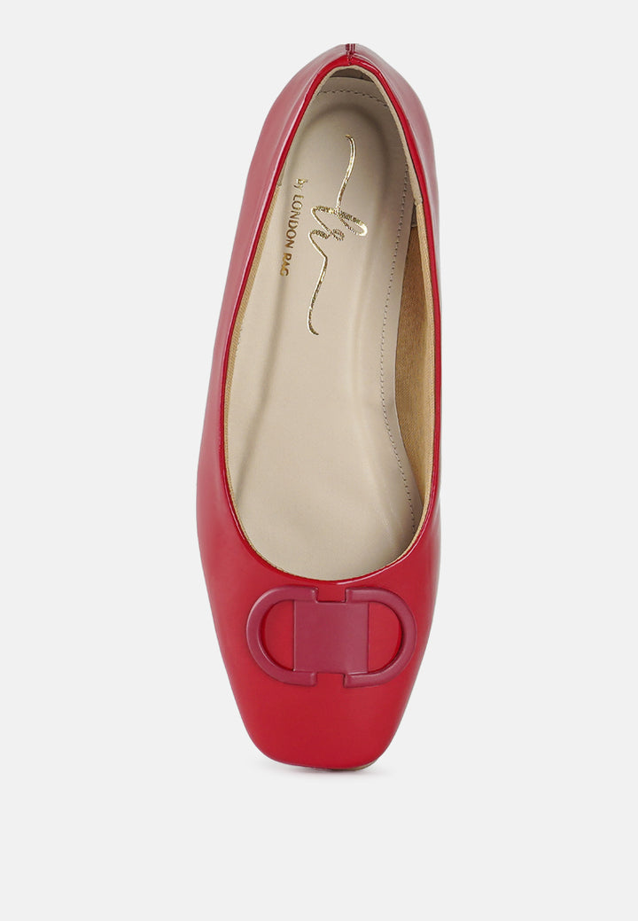 women glossy faux leather horsebit ballerinas#color_red