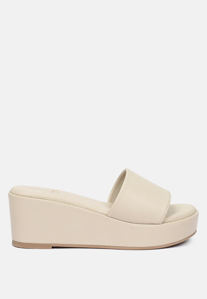 women classic faux leather wedges#color_beige