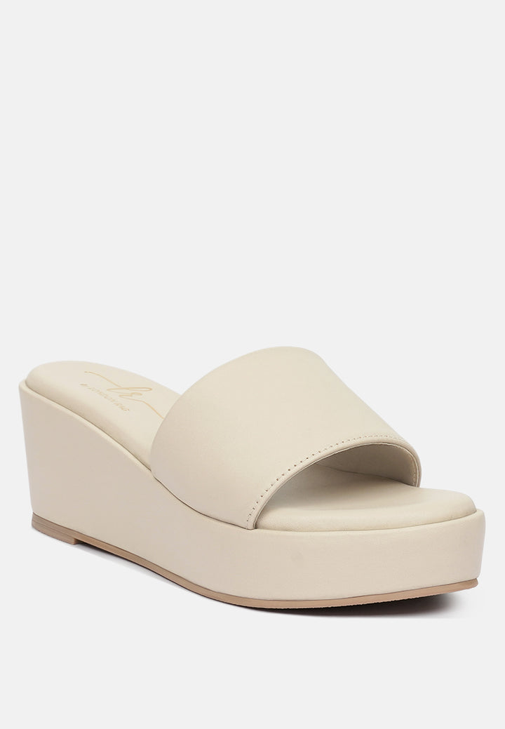 women classic faux leather wedges#color_beige