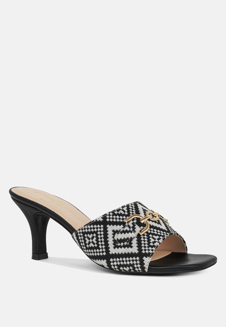 women textured tapestry kitten heels#color_black-white