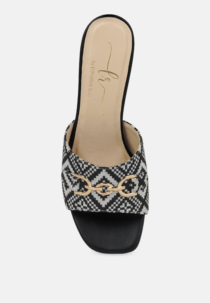 women textured tapestry kitten heels#color_black-white