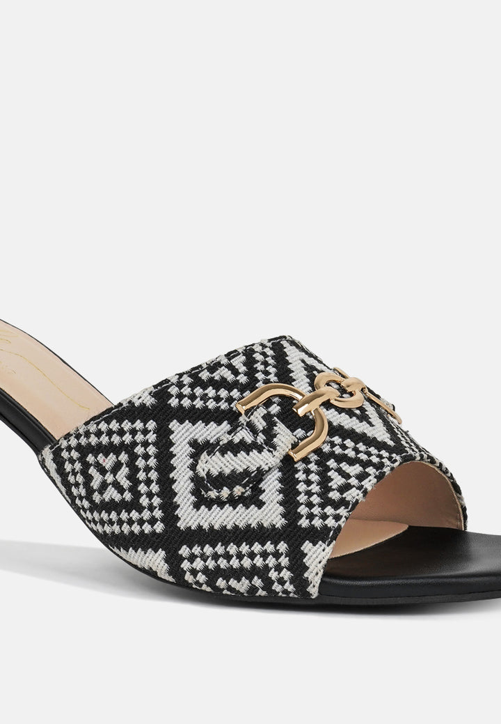 women textured tapestry kitten heels#color_black-white