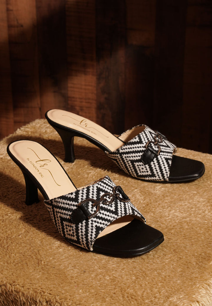 women textured tapestry kitten heels#color_black-white
