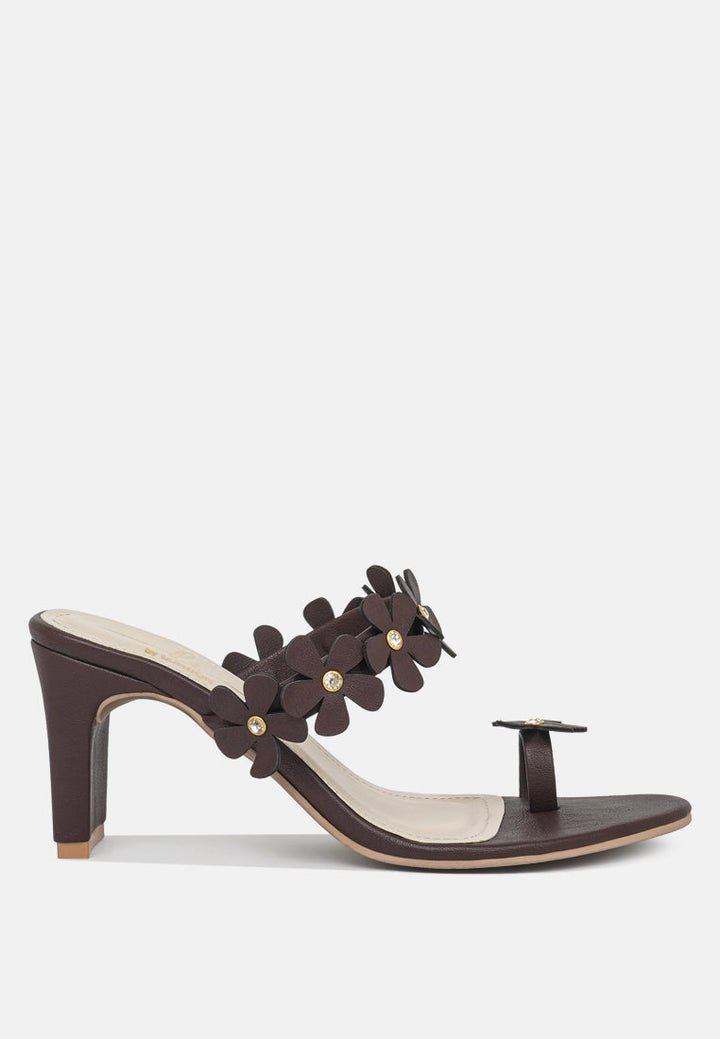 women floral applique slip-on block heels#color_coffee