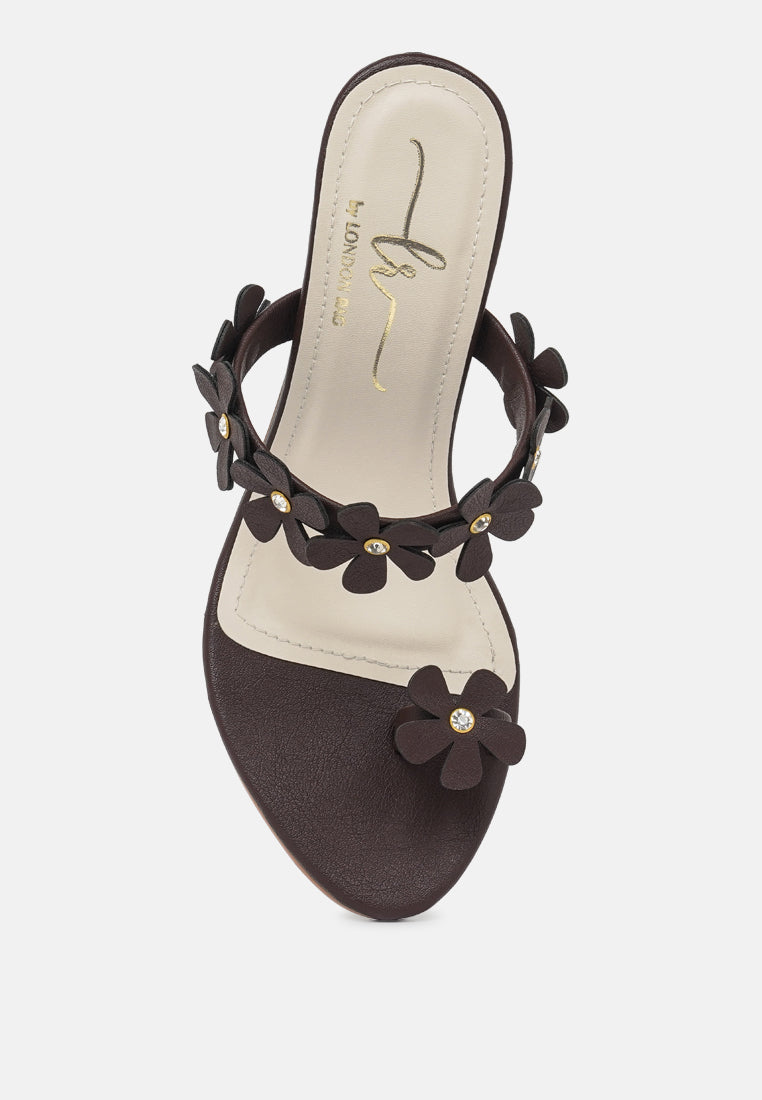 women floral applique slip-on block heels#color_coffee