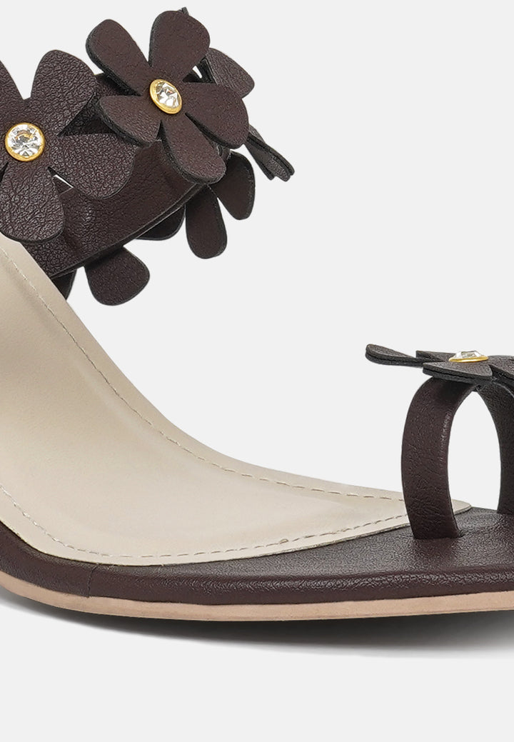 women floral applique slip-on block heels#color_coffee