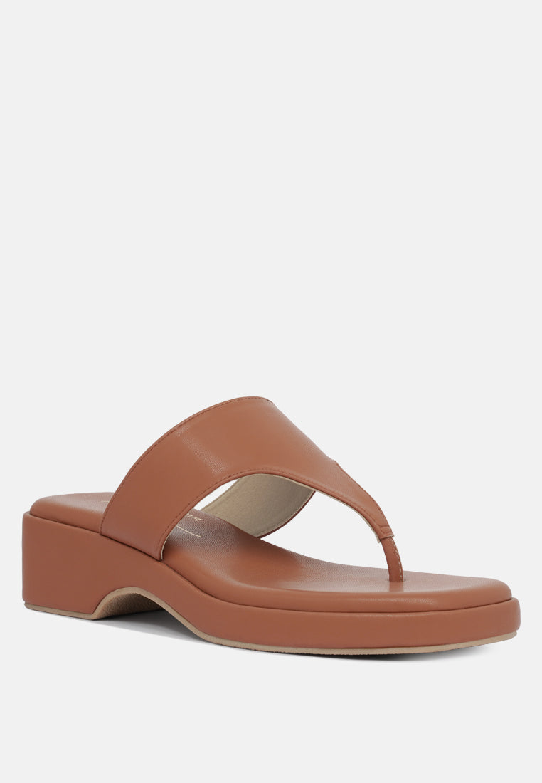 women faux leather thong toe sandals#color_tan