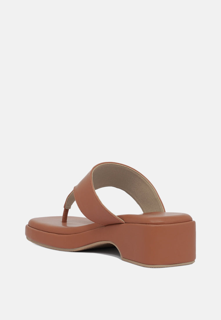 women faux leather thong toe sandals#color_tan