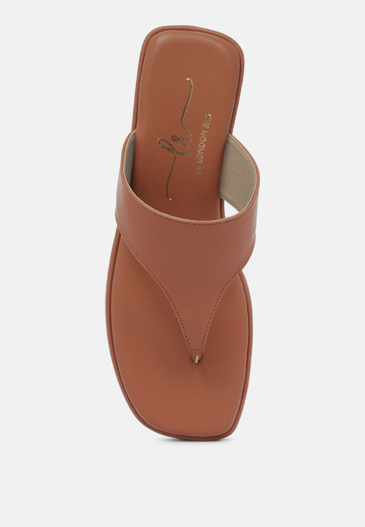 women faux leather thong toe sandals#color_tan