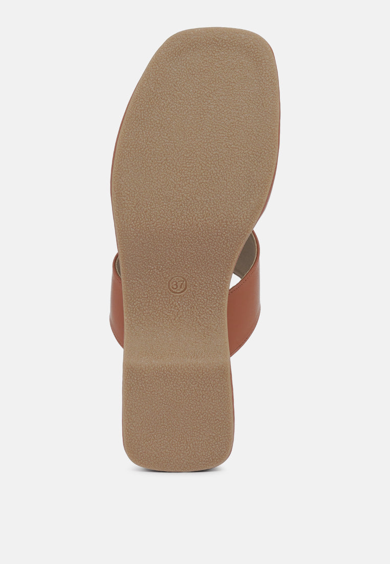 women faux leather thong toe sandals#color_tan