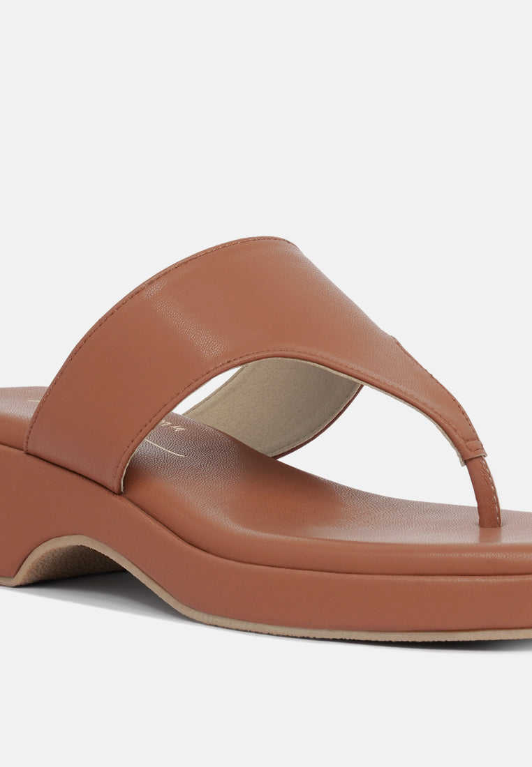 women faux leather thong toe sandals#color_tan