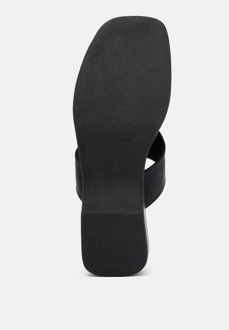 women faux leather thong toe sandals#color_black