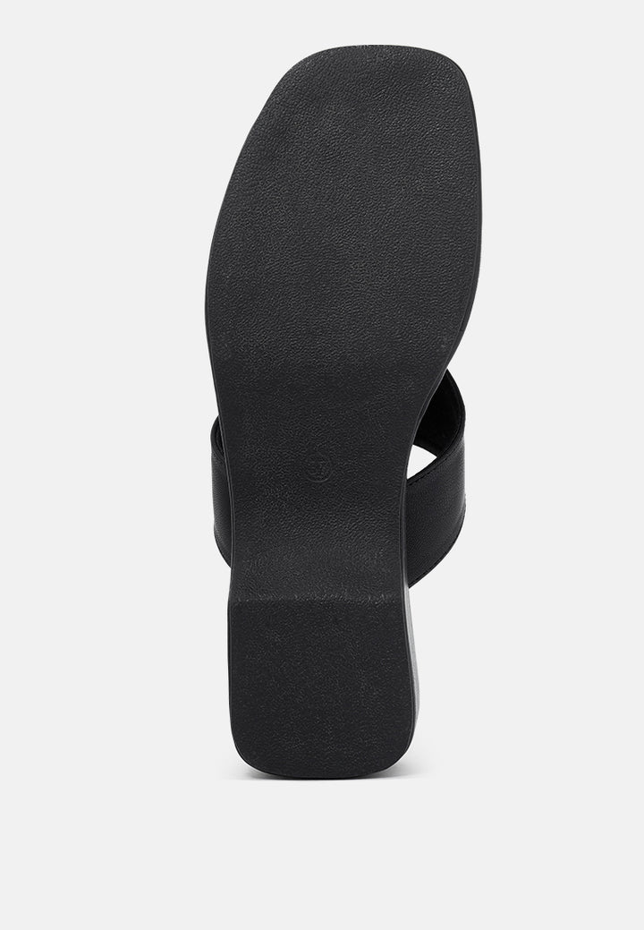 women faux leather thong toe sandals#color_black