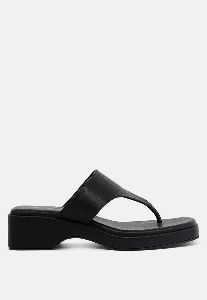 women faux leather thong toe sandals#color_black