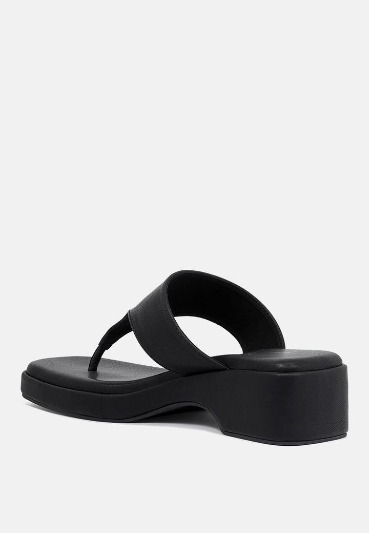 women faux leather thong toe sandals#color_black