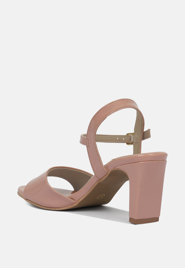 women glossy faux leather buckle sandals#color_nude