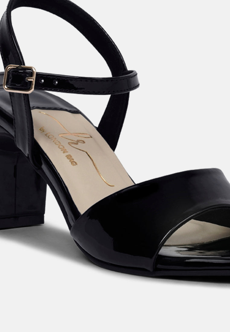 women glossy faux leather buckle sandals#color_black
