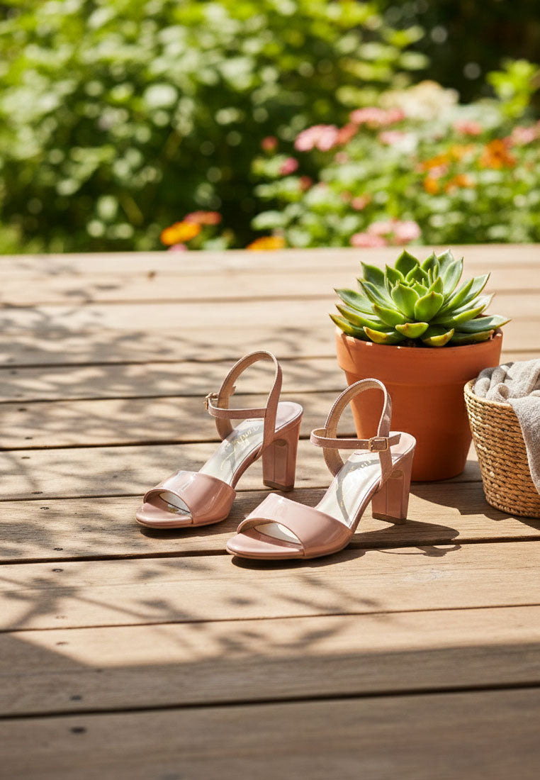 women glossy faux leather buckle sandals#color_nude