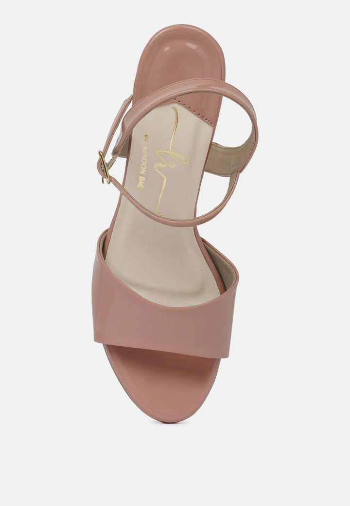 women glossy faux leather buckle sandals#color_nude
