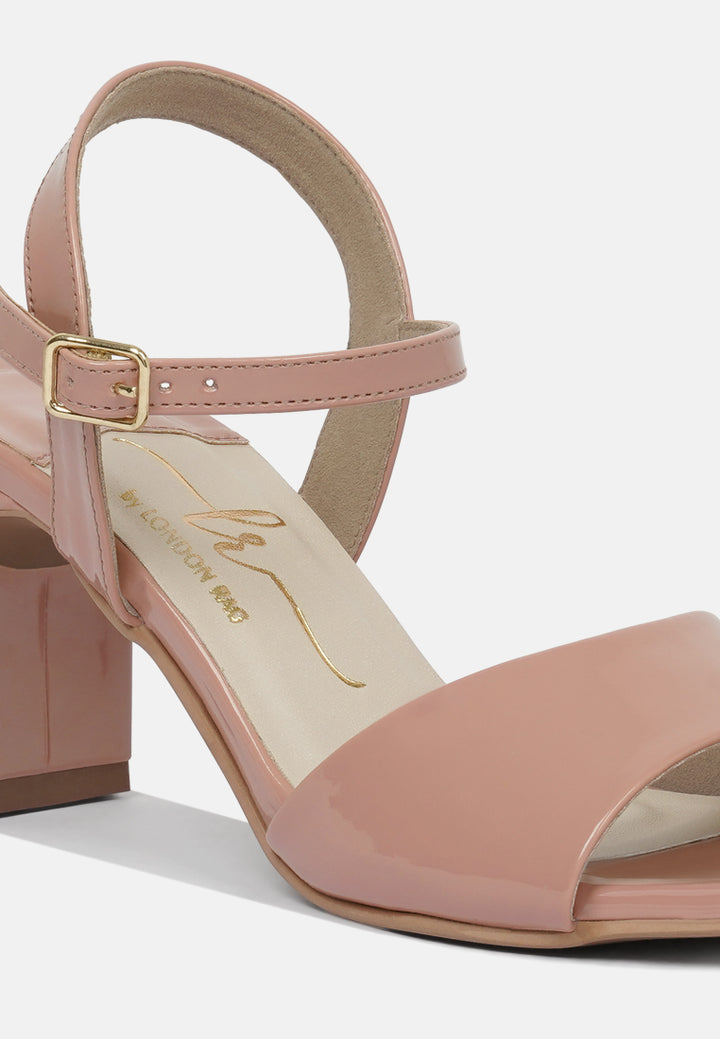 women glossy faux leather buckle sandals#color_nude