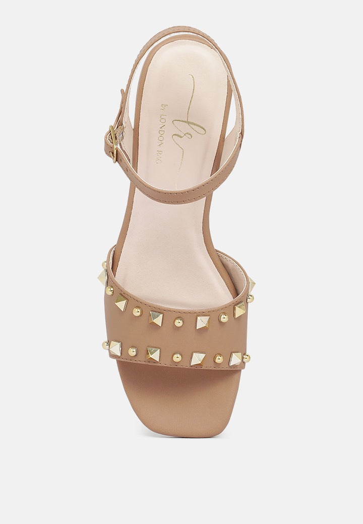 women studded block heel sandals#color_camel