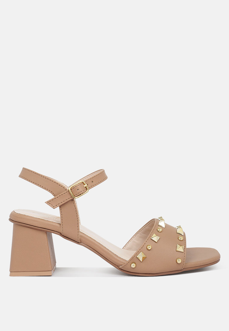 women studded block heel sandals#color_camel