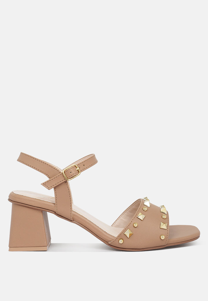 women studded block heel sandals#color_camel