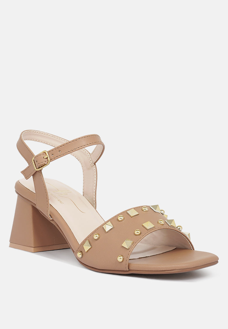 women studded block heel sandals#color_camel