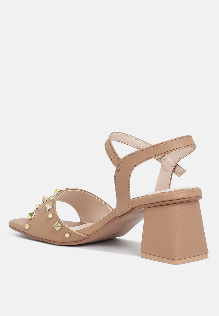 women studded block heel sandals#color_camel