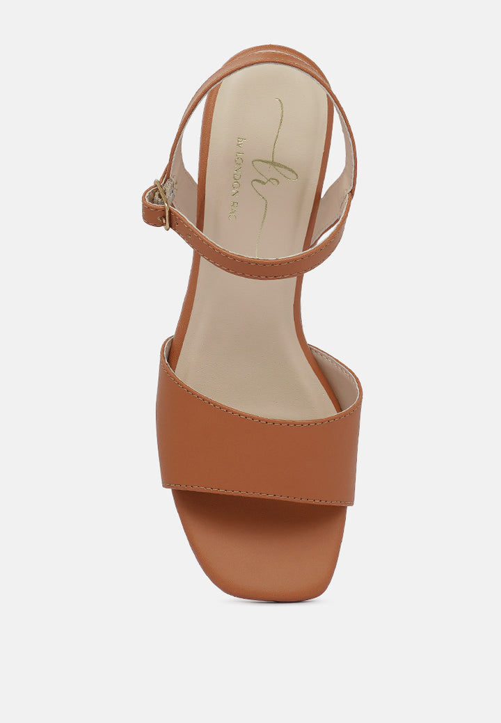 women faux leather sandals#color_tan