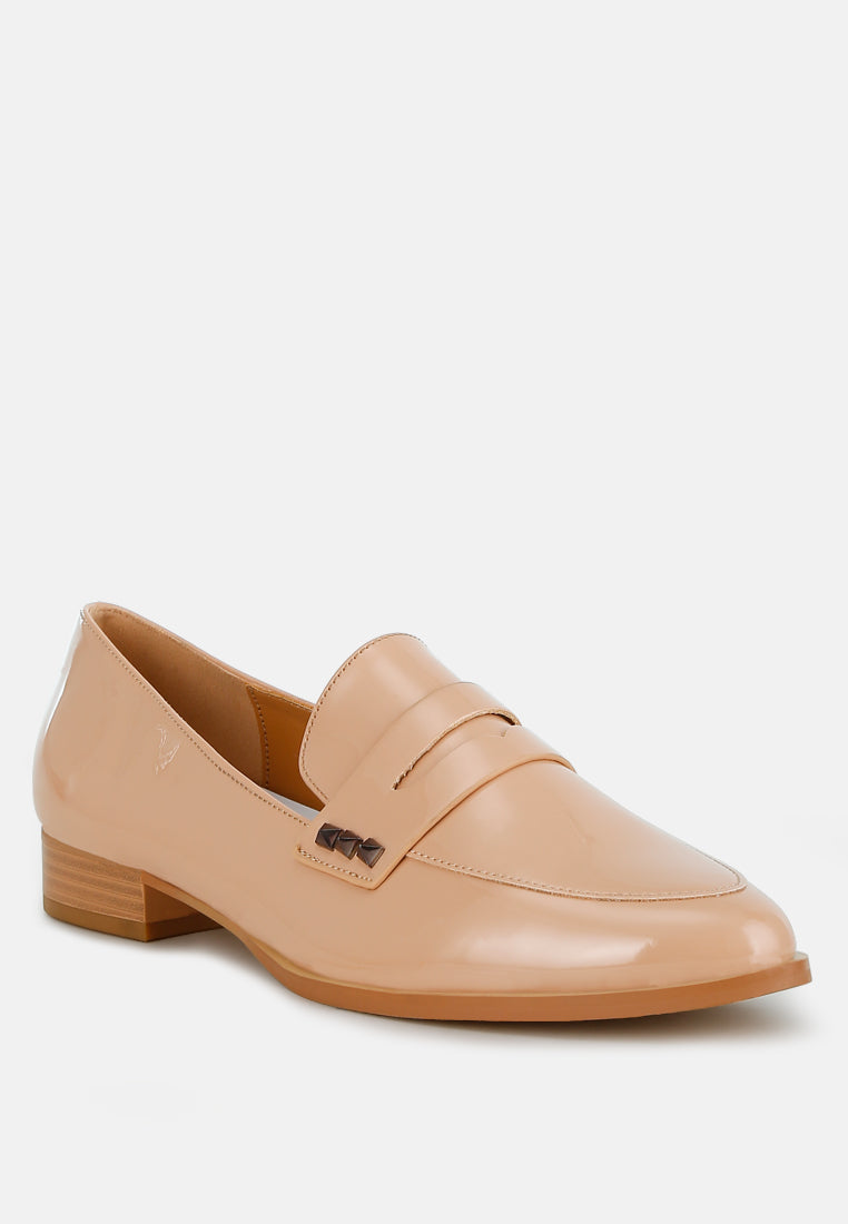 women patent pleather penny loafers#color_beige