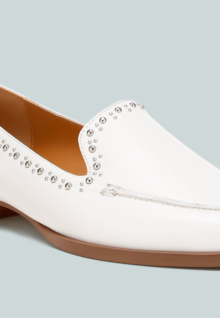 women delicate stud detail leather loafers#color_off-white