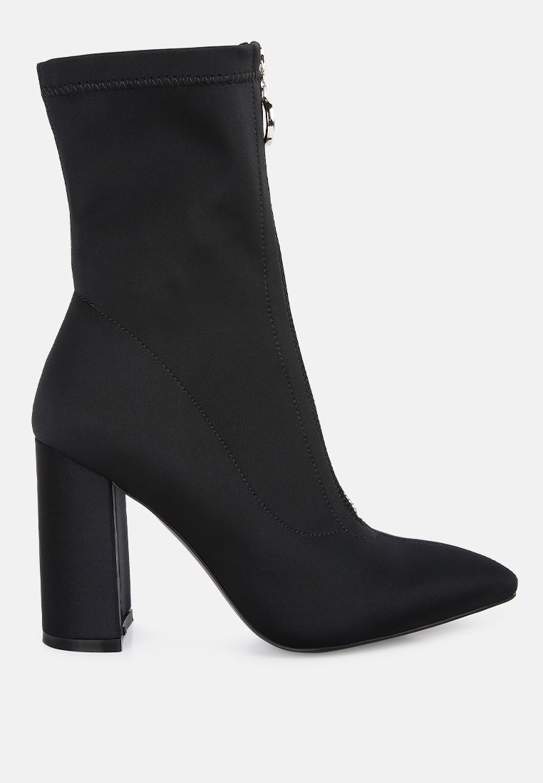 women bobbettes block heeled ankle boot#color_black