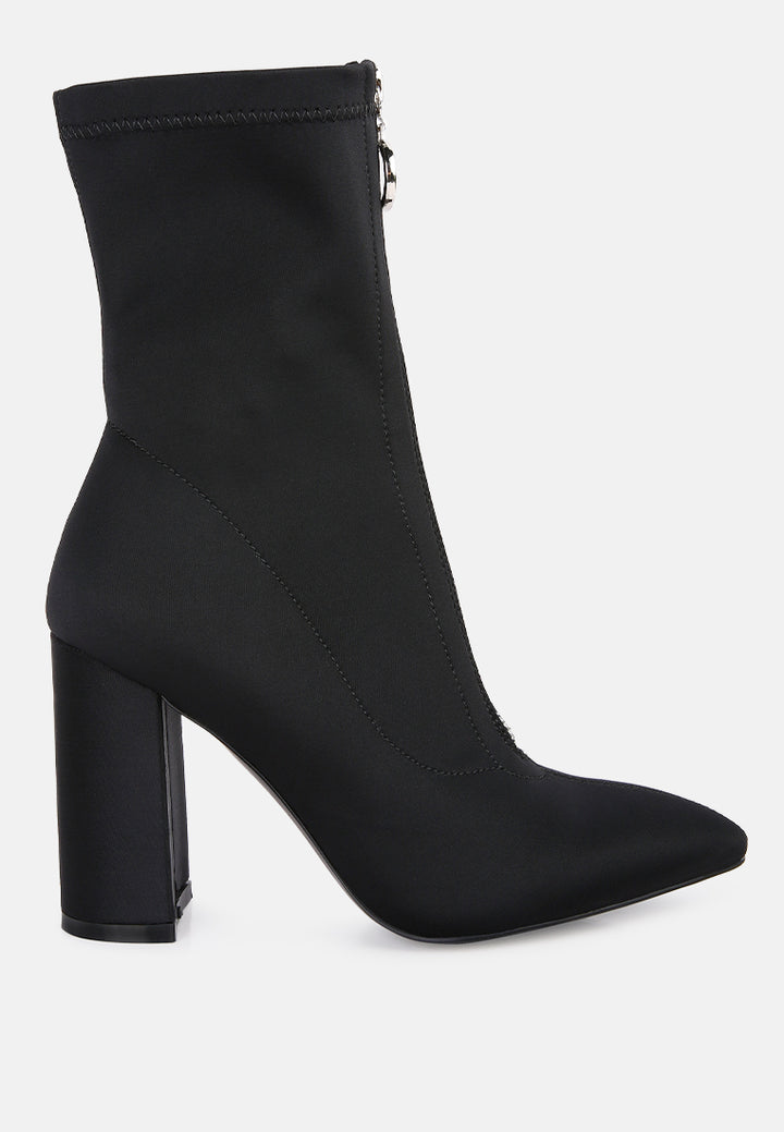 women bobbettes block heeled ankle boot#color_black