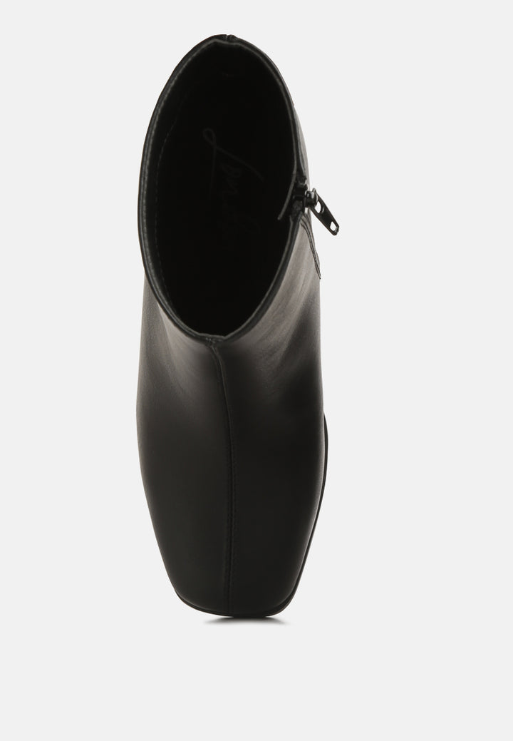 women cut out block heeled chelsea boots#color_black