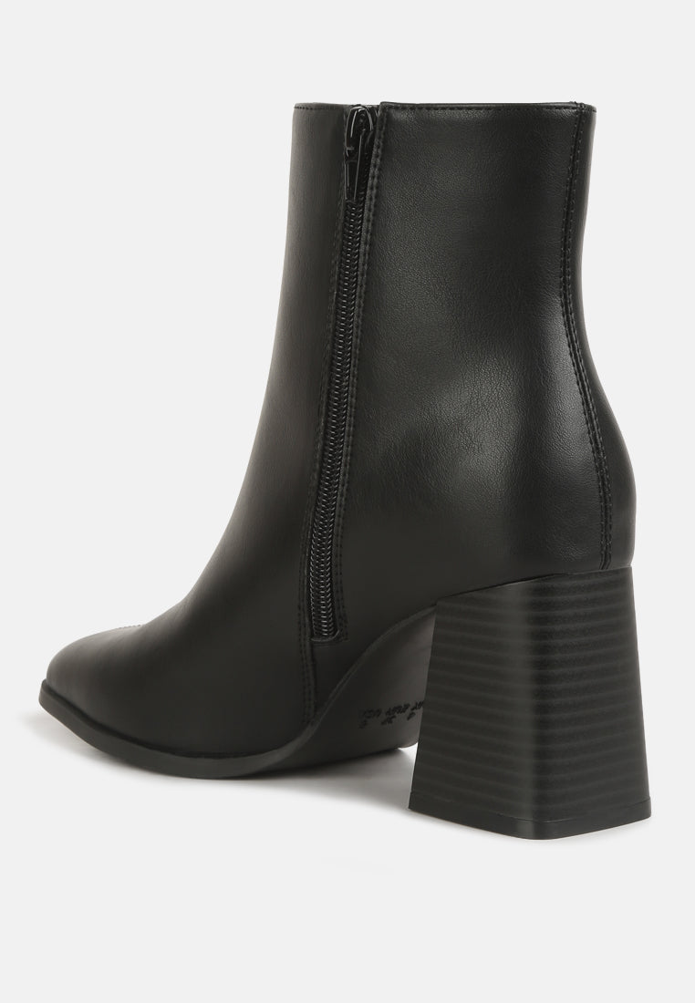 women cut out block heeled chelsea boots#color_black