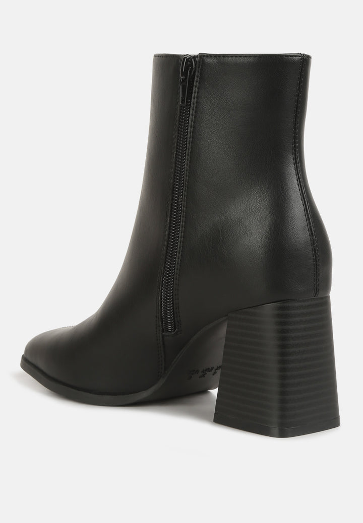 women cut out block heeled chelsea boots#color_black