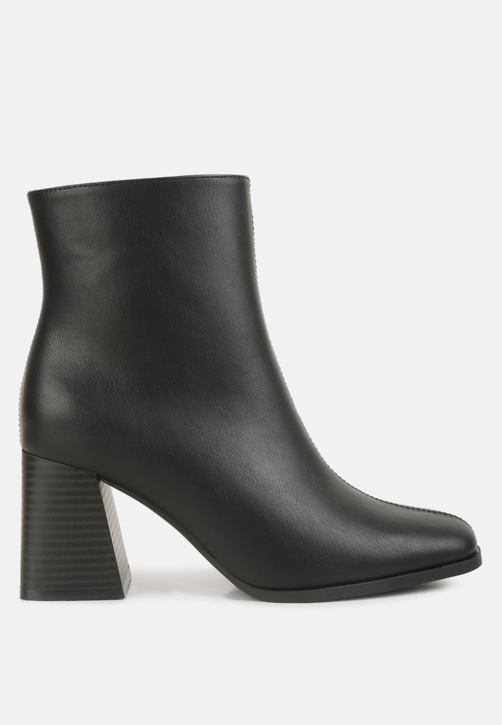 women cut out block heeled chelsea boots#color_black