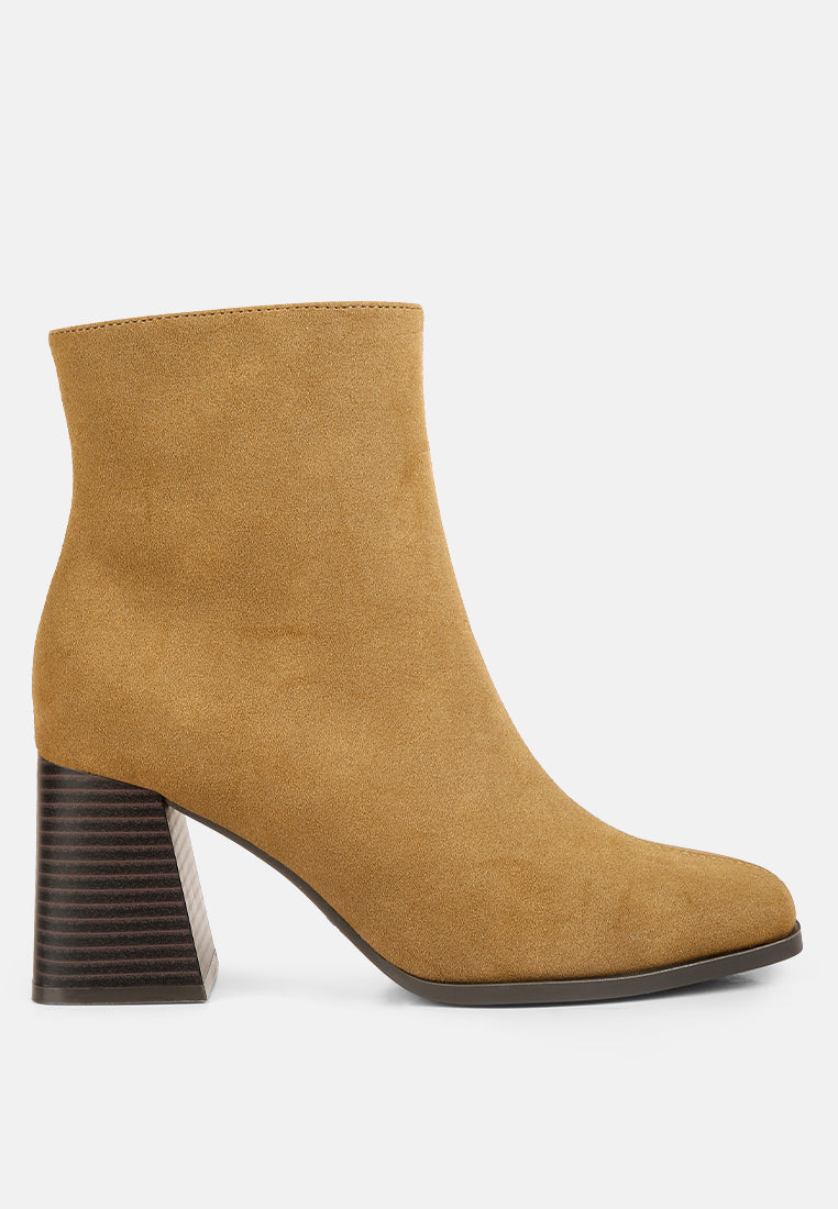 women cut out block heeled chelsea boots#color_tan